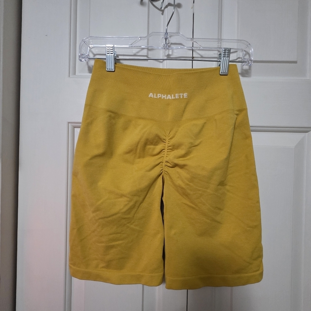 Alphalete Women's Mustard Biker Seamless Shorts Size Large